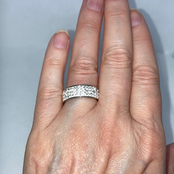 New 3 different Row’s of Stackable Australian Crystal Ring’s J81 - Picture 7 of 9